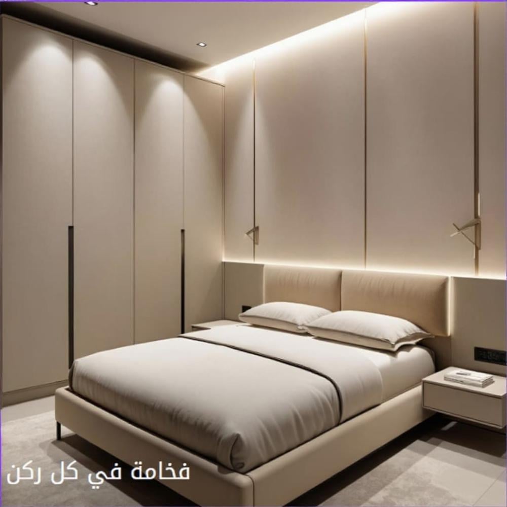 تصميم و تنفيذ الأثاث الخشبي لغرف الفنادق والشقق المفروشة بجودة أوروبية، تشمل الخزائن، الأسرّة، ديكورات الشاشة، والتسريحات. خامات مقاومة للرطوبة – مفصلات Blum – تشطيب بمعايير فندقية.