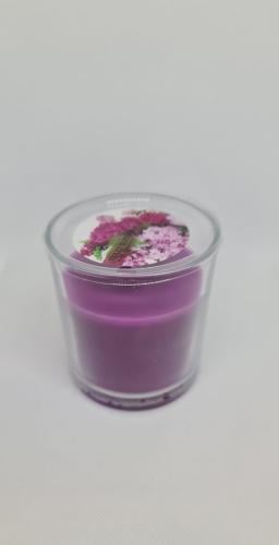 شمع معطر برائحة زهرة البنفسج