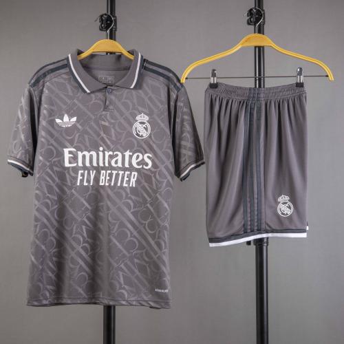طقم ريال مدريد الاحتياطي 2024/2025 جماهير