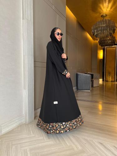 عباية كريب اسود بطرف لينن هندي