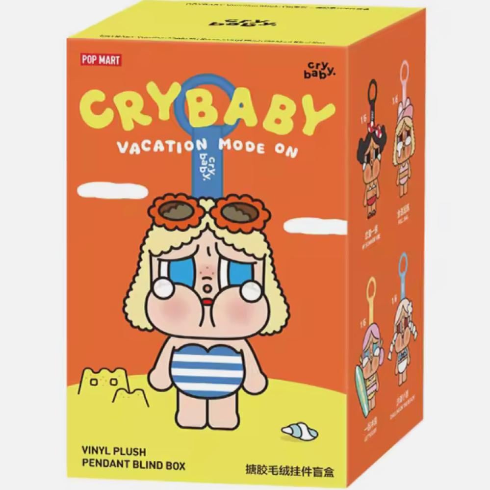 سلسلة CRYBABY “وضع الإجازة مُفعّل” – صندوق عشوائي لميدالية دمية محشوة فينيل - بوب مارت