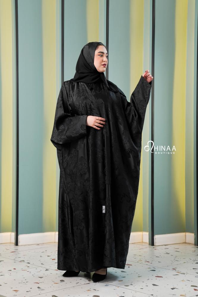عباية نص فراشة مشجرة باللون الأسود