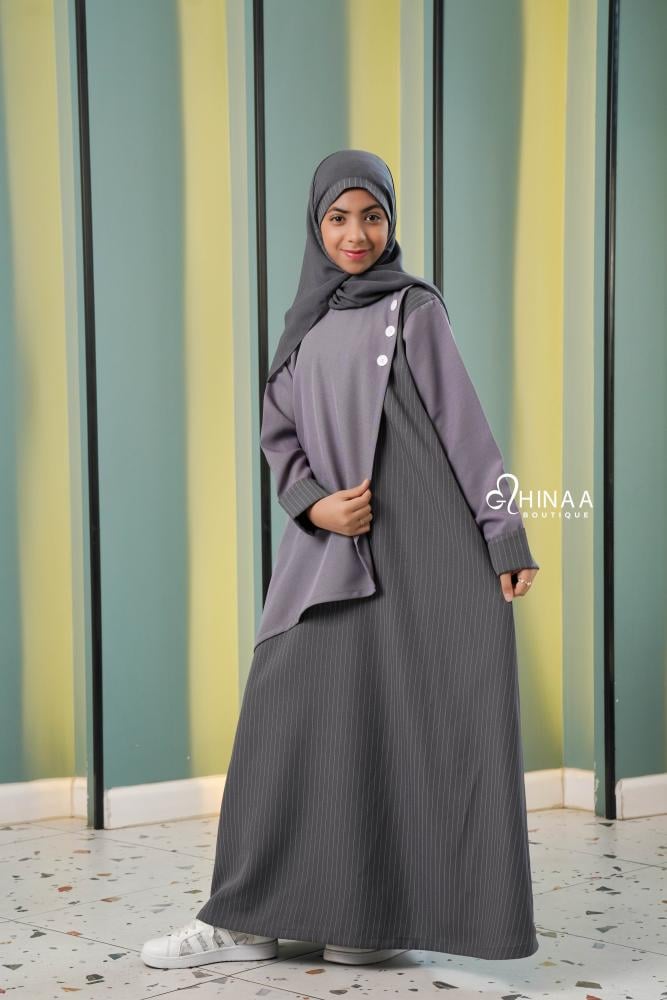 عباية بناتي رمادي سادة مع قماش غامق مقلم