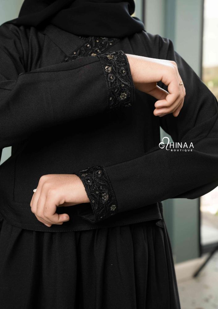 عباية بناتي سوداء بكلفة أنيقة