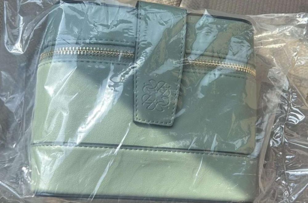 شنطة ايلي صعب بالتعاون مع الخطوط