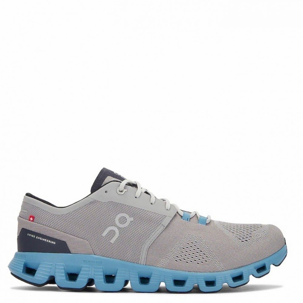 On cloud X trainers in grey and blue