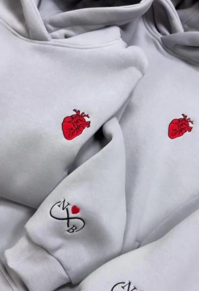 بلوفر القلب بحروف مخصصه تطريز