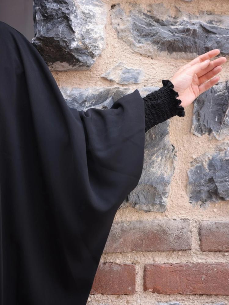 عباية سوداء واسعه