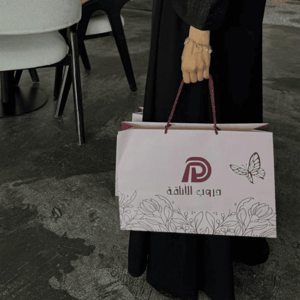 عباية خليجية سوداء كلاسيكية - بتصميم بشت