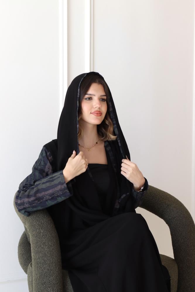 عبايات كريب ملكي