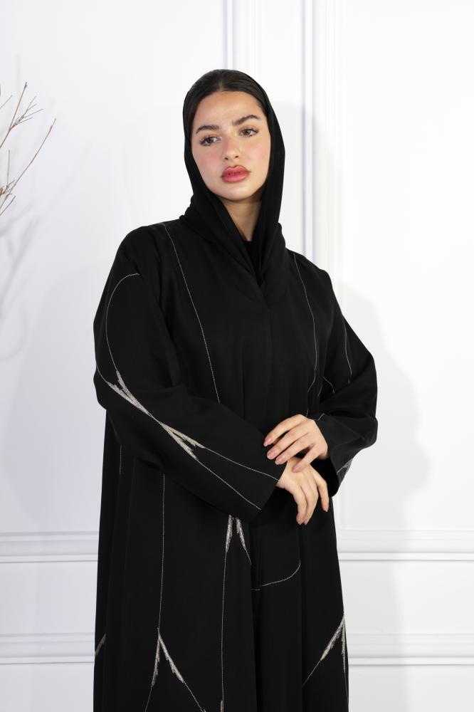 عباية بتطريز ابيض