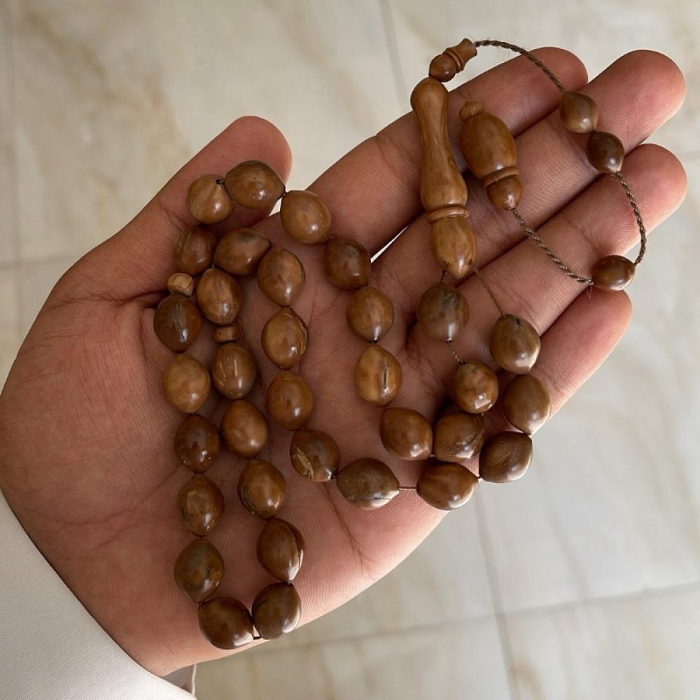 سبحة كوك خرز بيضاوي بني فاتح بتصميم يدوي أنيق