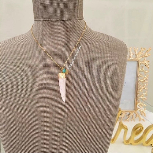 سلسه العاج الابيض مع خرز تركوار