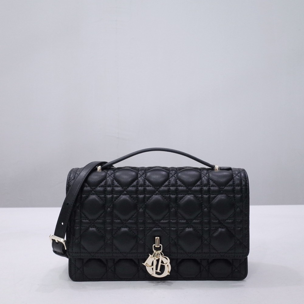 Dior Miss size 24 cm - شنط ماركة