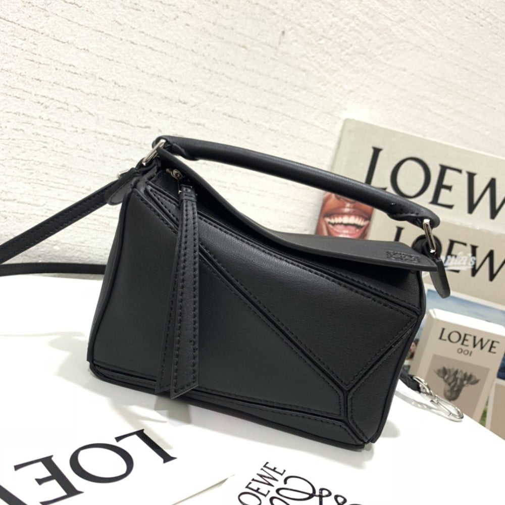 Loewe puzzle bag size 18 cm