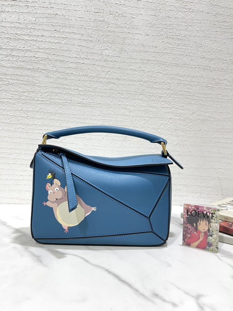 Loewe puzzle bag size on sale