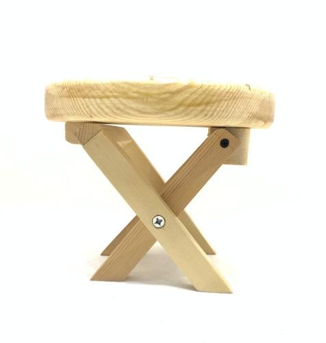 طاولة خشبيه