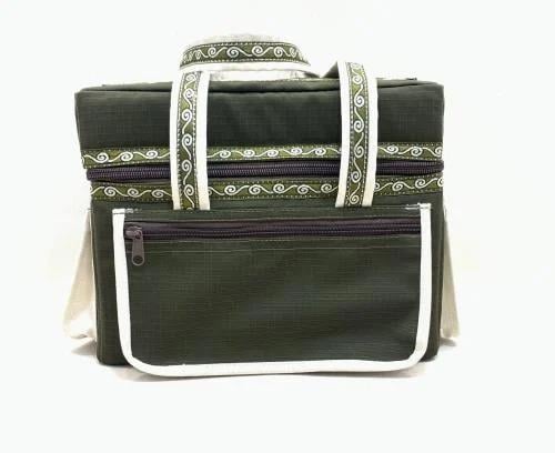 شنطة قماش زيتي مخطط مع قماش ابيض مطرز