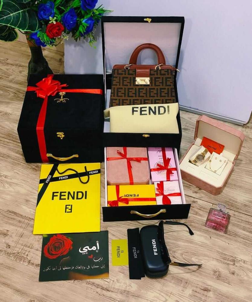أفكار هدايا العيد للاخوات هدية نسائية فخمة بكج العيد للنساء شنطه ساعة
