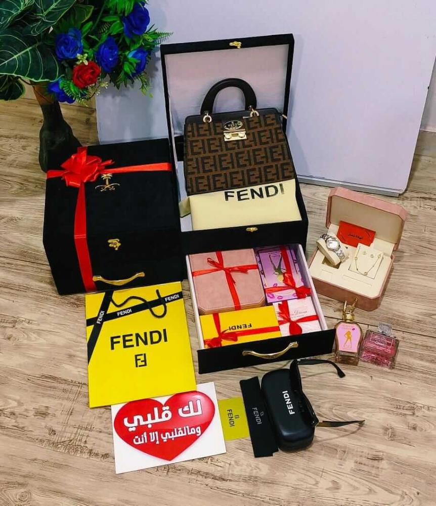 أفكار هدايا العيد للاخوات هدية نسائية فخمة بكج العيد للنساء شنطه ساعة