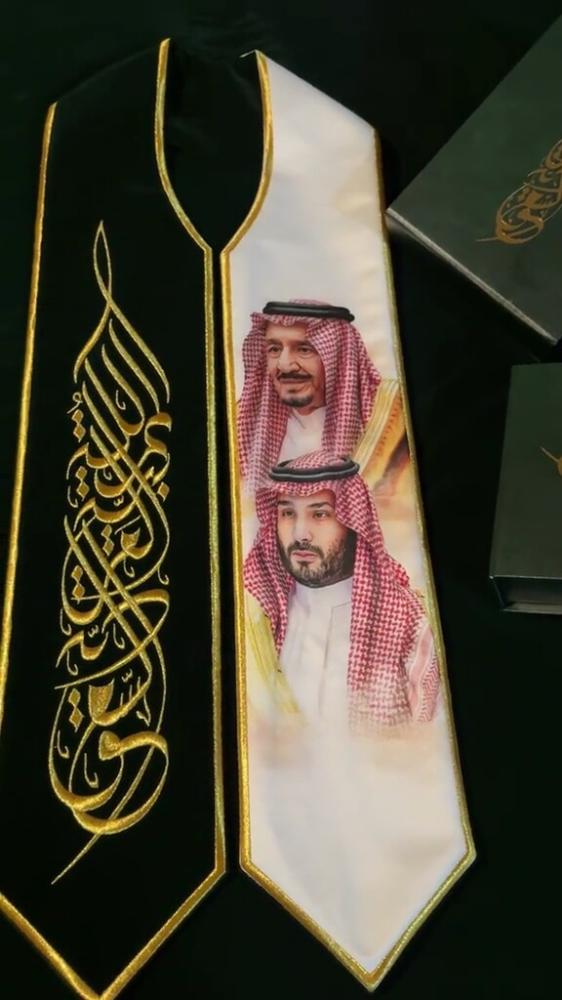 وشاح اليوم الوطني 94 رجالي و نسائي شالات الوطن صوره الملك سلمان و محمد