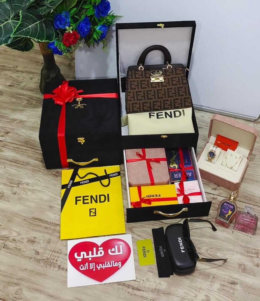 أفكار هدايا العيد للاخوات هدية نسائية فخمة بكج العيد للنساء شنطه ساعة
