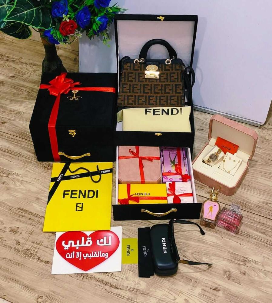 أفكار هدايا العيد للاخوات هدية نسائية فخمة بكج العيد للنساء شنطه ساعة