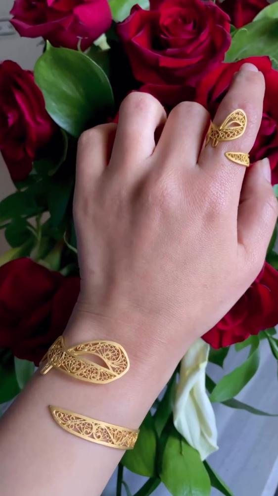 اساور حروف عربيه اسواره احرف بالاسم نسائي فضي حرف ص سوارة نسائية ذهبي