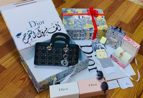 هدية للمتخرجين ماركه ديور