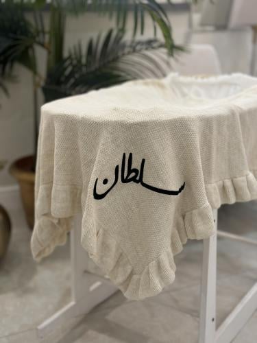 بطانية لون بيج مع كسرات