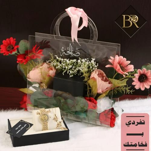 توليفة راقية من الجمال هدية فريدة بباقة زهور وطقم...