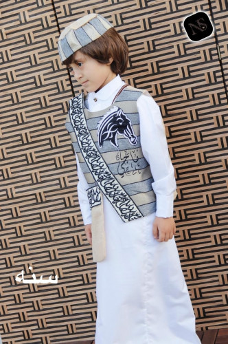 طقم ملابس اطفال