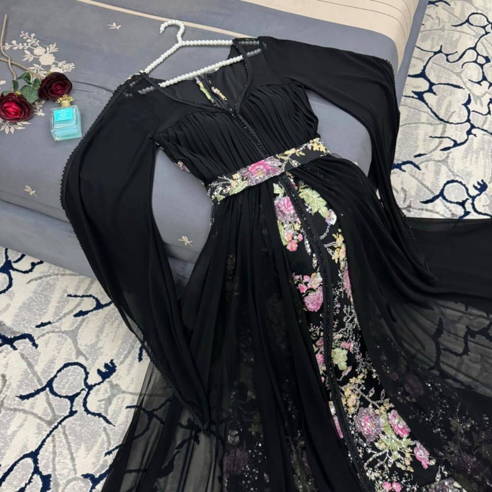 فستان اسود مشجر