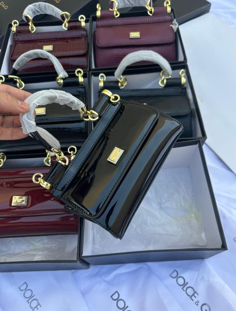 حقيبة نسائية صغيرة