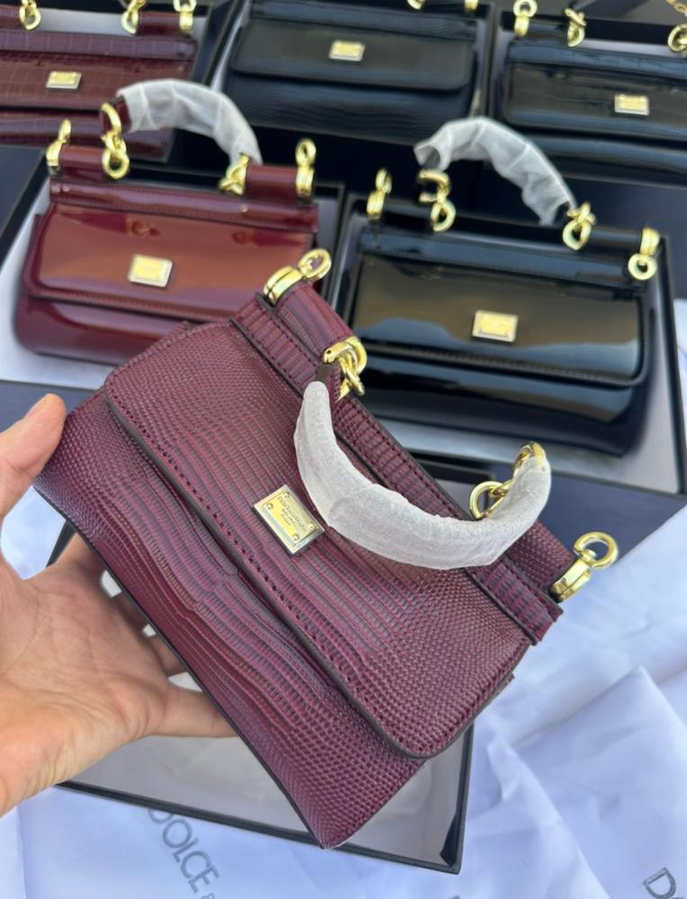 حقيبة نسائية صغيرة