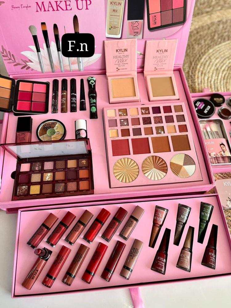 بوكس مكياج جميل ومتكامل