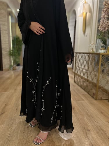 عباية كلوش شك متوفر اسود او فضي