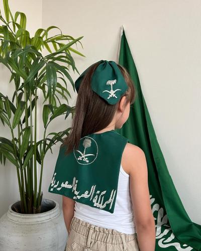 وشاح مع ربطه الشعر اليوم الوطني