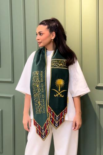 وشاح اليوم الوطني بتصميم تراثي أنيق