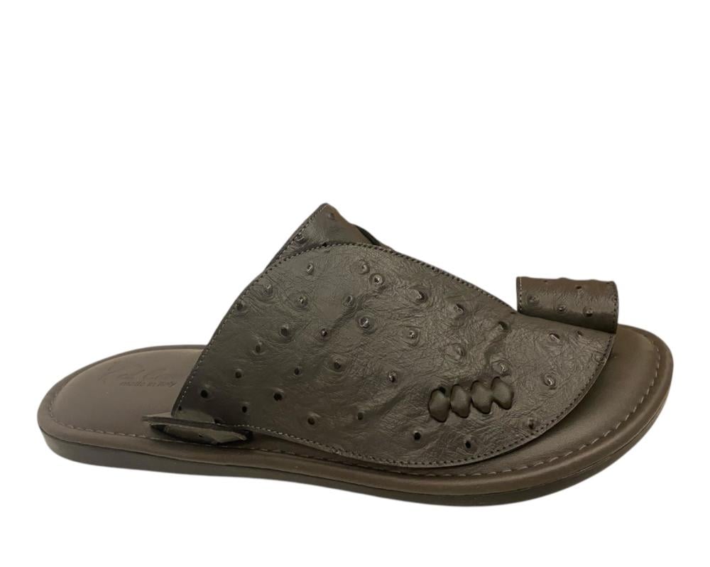 حذاء شرقي إيطالي جلدي مطرز بالمسامير