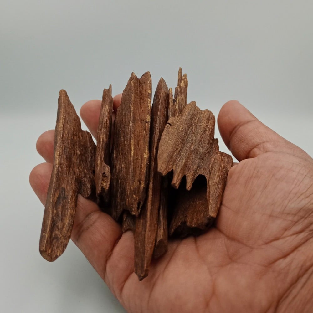 Distinguishing original oud from adulterated oud: effective methods of testing