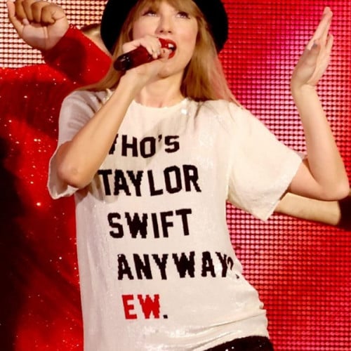 تيشيرت تايلور سويفت Taylor Swift 22 كتابة باللون ا...
