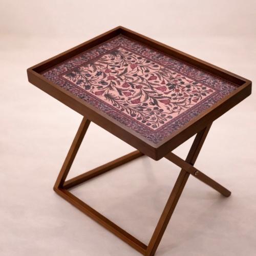 طاولة جانبية ( شرقي ) بتصميم أنيق وسهل الاستخدام قابلة للطي ارتفاع 46 الصينية 47/35 .