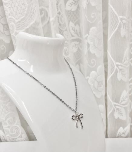 bow necklace