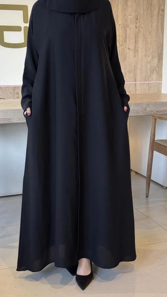 عبايات سادة راقية تصميم أنيق يليق بجميع الأوقات