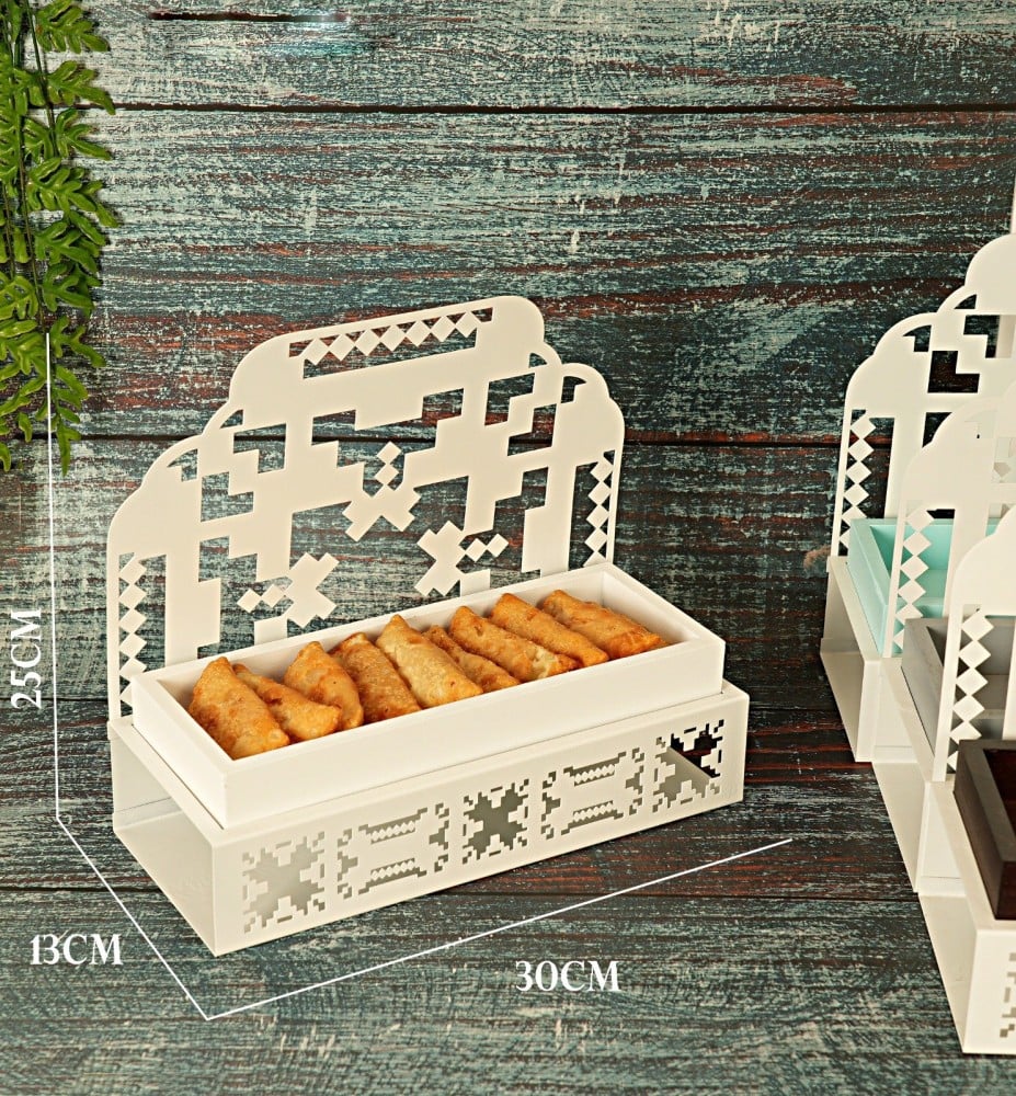 علبة معدن لتقديم الحلوى و الكعك بتصميم تراثي باللون البيج مقاس 25x13x30 سم