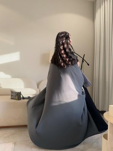 عباية لارا