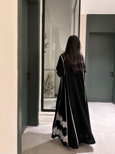 عباية نادين