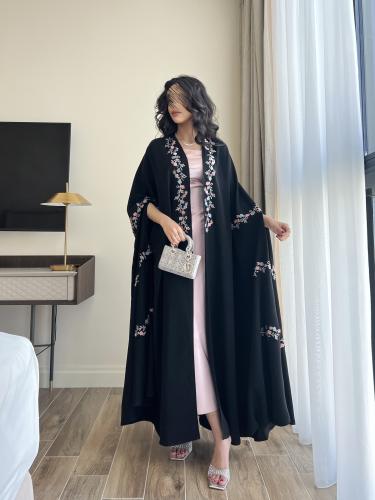 عباية منى
