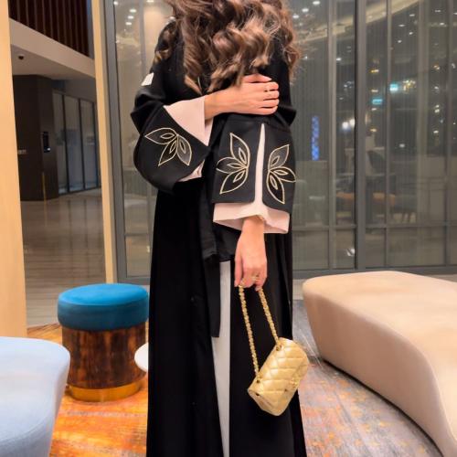 عباية عذار بيج